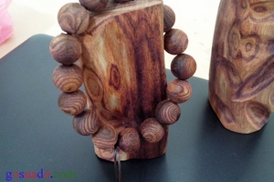 Vòng tay gỗ sưa 1,2cm đẹp